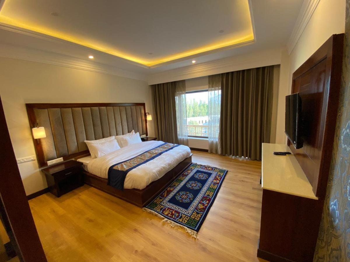 Hotel Holiday Ladakh Leh Buitenkant foto