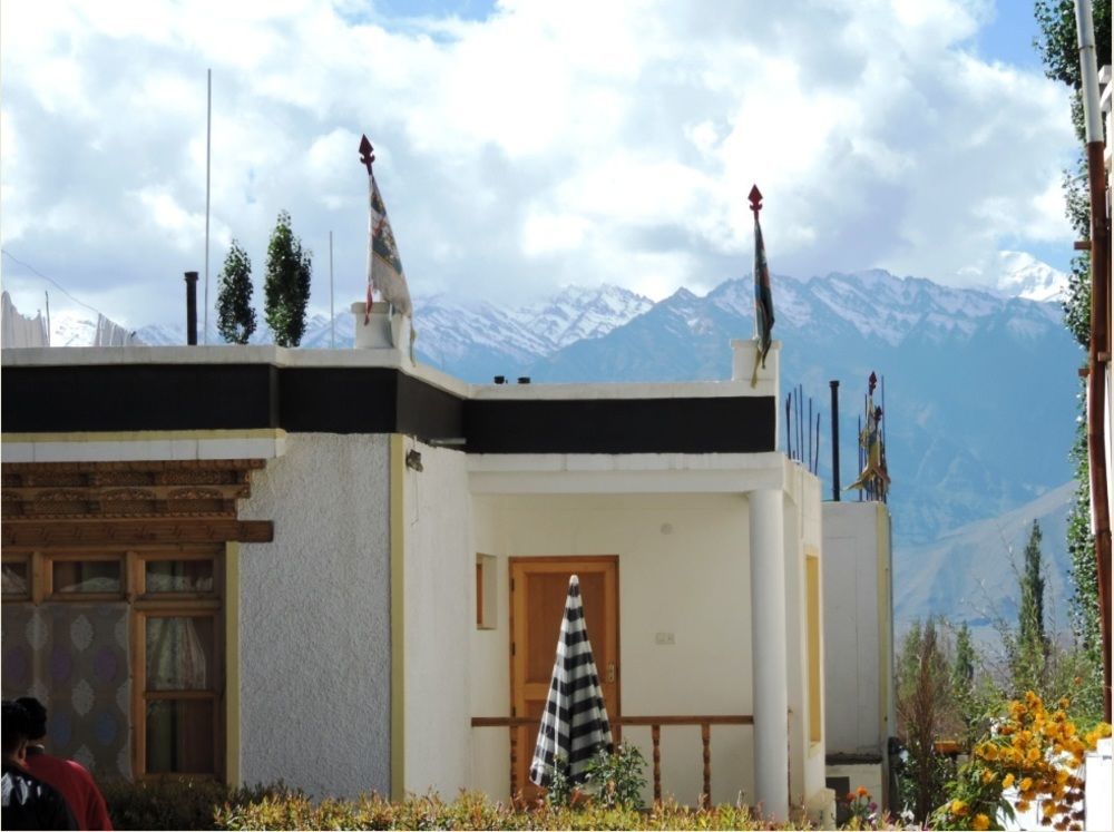 Hotel Holiday Ladakh Leh Buitenkant foto