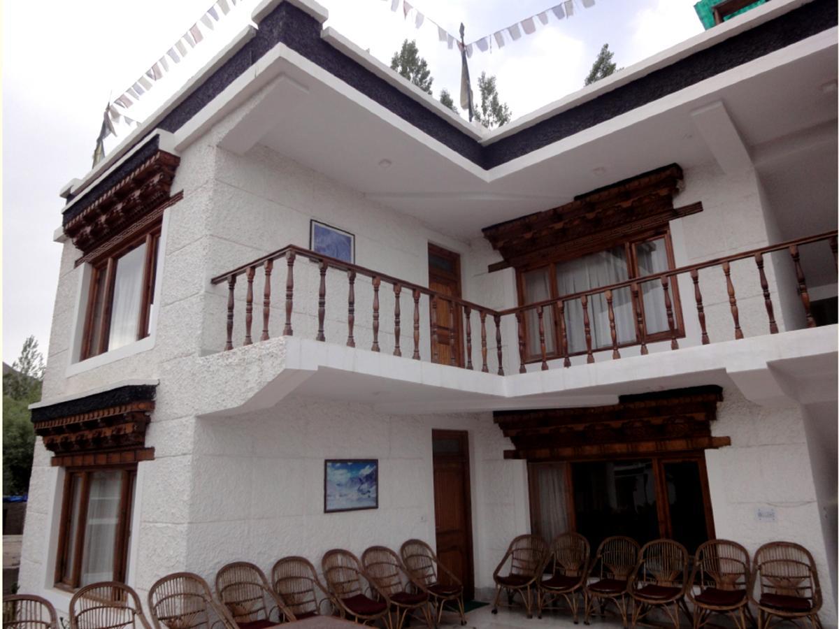 Hotel Holiday Ladakh Leh Buitenkant foto